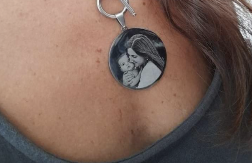 Porta-chaves redondo com foto gravada – Amor de mãe